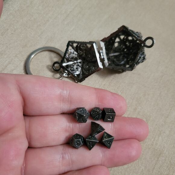Mini DND silver gamer keychain dice set, 6mm set of 7 polyhedral dice in D20 - Picture 2 of 3